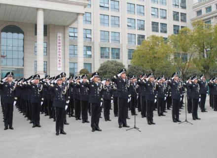 淮南公安局隆重举行升警旗仪式 热烈庆祝第三个中国人民警察节